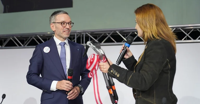 Vorschaubild: 29 Prozent bei Sonntagsfrage: FPÖ baut Umfrage-Vorsprung aus