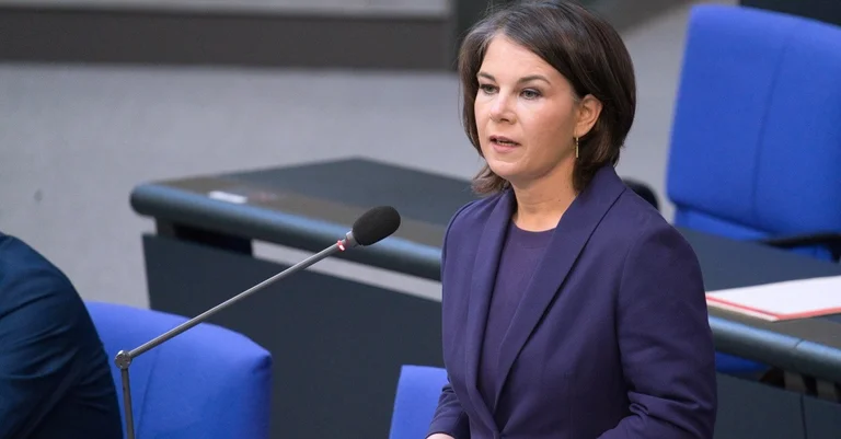 Vorschaubild: Baerbock: „Stehe an der Seite der Ukraine“