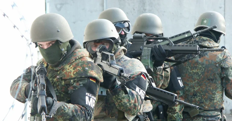 Vorschaubild: „Scharfer Einsatz im Inland“: Handelte der MAD verfassungswidrig?