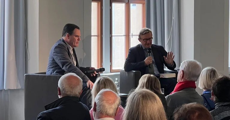 Vorschaubild: Gendern: Tellkamp fordert Widerstand von Schriftstellern