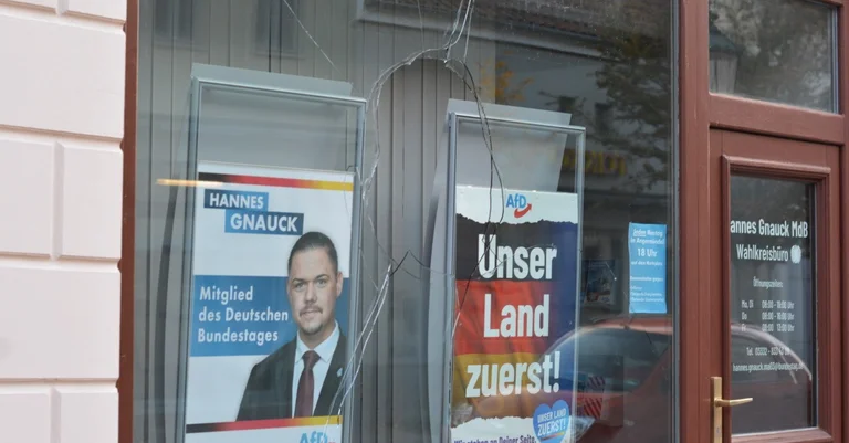 Vorschaubild: Brandenburg: Anschlag auf Bürgerbüro des AfD-Politikers Hannes Gnauck