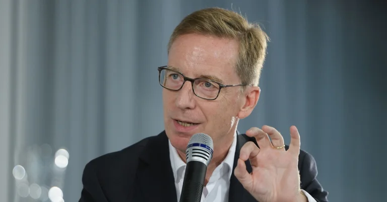 Vorschaubild: Ökonom fordert für Erhalt des Wohlstands zusätzliche 100 Arbeitsstunden im Jahr