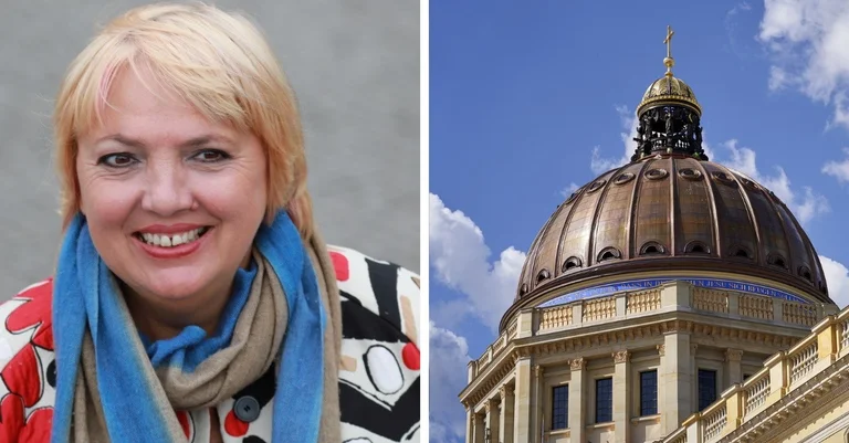 Vorschaubild: Claudia Roth will Bibeltext am Berliner Schloss „überblenden“