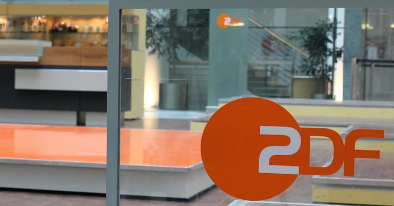 Vorschaubild: Öffentlicher Rundfunkt spielt Migrantenrandale in Brüssel runter