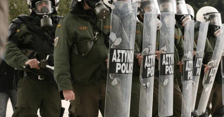 Vorschaubild: Griechenland: Randale durch Roma-Zigeuner nach Schusswechsel