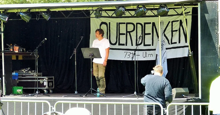 Vorschaubild: Geldwäsche-Anklage gegen Querdenken-Gründer Ballweg fallengelassen