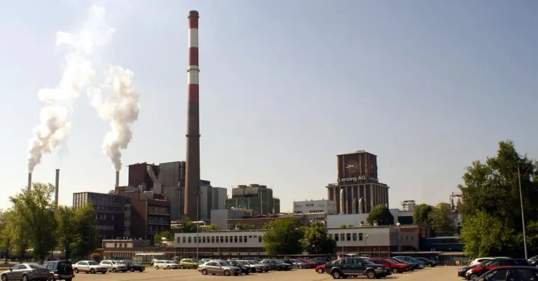 Vorschaubild: Faserhersteller Lenzing plant wohl Abbau von rund 300 Jobs