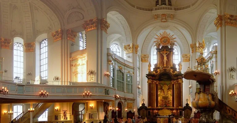 Vorschaubild: Hamburger Kirchen bleiben für Weihnachtsmessen unbeheizt