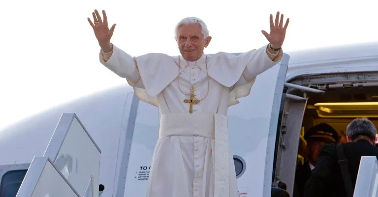 Vorschaubild: Böhmermann-Mitarbeiter übt harte Schmähkritik an verstorbenem Papst