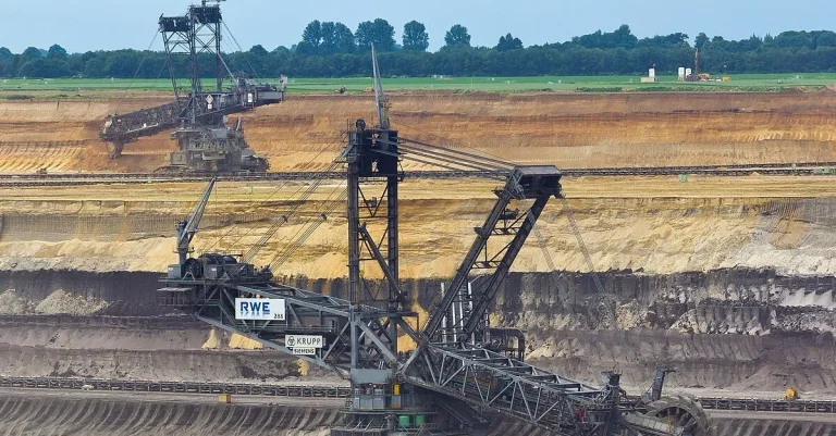 Vorschaubild: „Klima-Aktivisten“ in Lützerath gefährden Einsatzkräfte