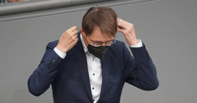 Vorschaubild: Lauterbach wegen kommendem Masken-Aus angefeindet