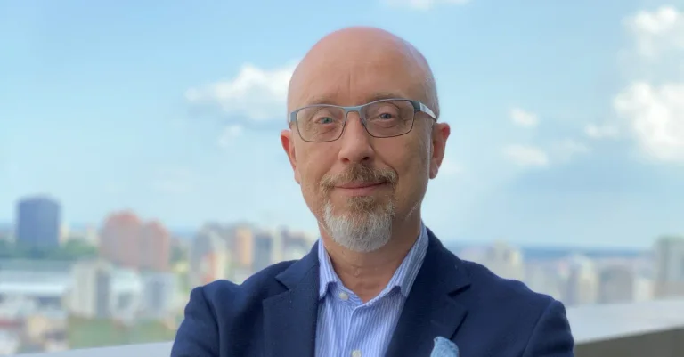 Vorschaubild: Ukrainischer Verteidigungsminister betrachtet Ukraine als NATO-Mitglied