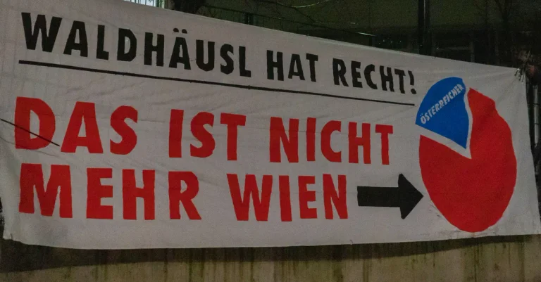 Vorschaubild: Österreichische Medien zensieren patriotisches Transparent