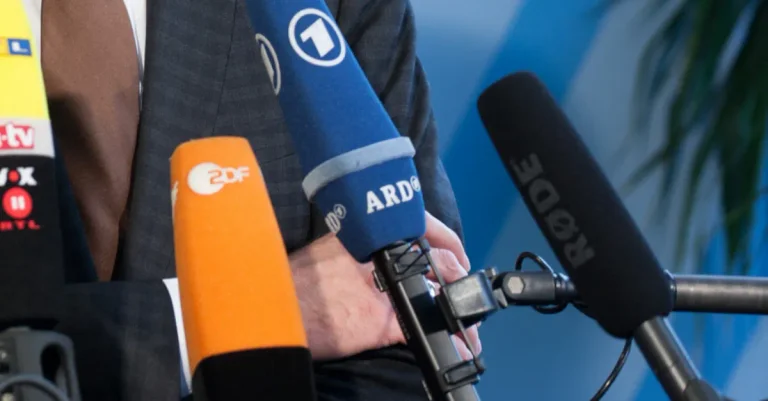 Vorschaubild: Neue Studie belegt einseitige Berichterstattung zugunsten der Linken