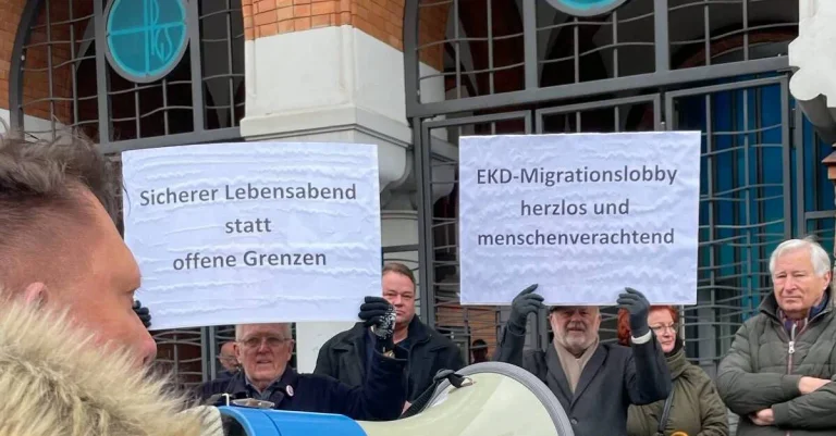Vorschaubild: AfD demonstriert gegen Räumung eines Altenheims