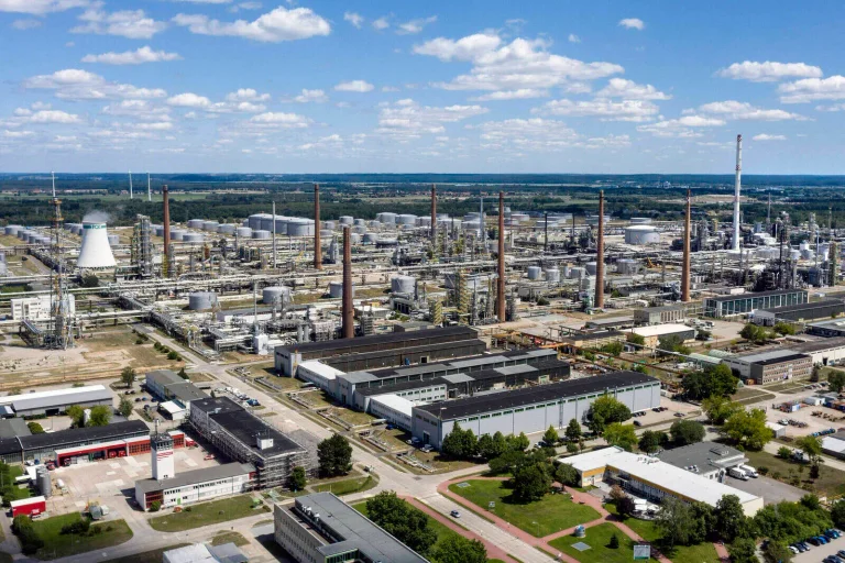 Vorschaubild: Gegen Russland ist alles erlaubt: Bundesregierung wirft Rosneft raus