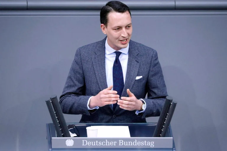 Vorschaubild: Matthias Helferich: Wie ein junger Anwalt aus Dortmund den Bundestag aufmischt