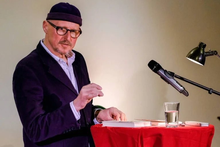 Vorschaubild: Inseln und Exklaven: Zu „Eschenhaus“ von Jörg Bernig