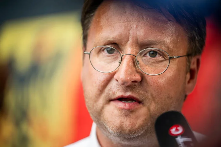 Vorschaubild: Nach AfD-Sieg: Kritik an Gesinnungsprüfung Sesselmanns