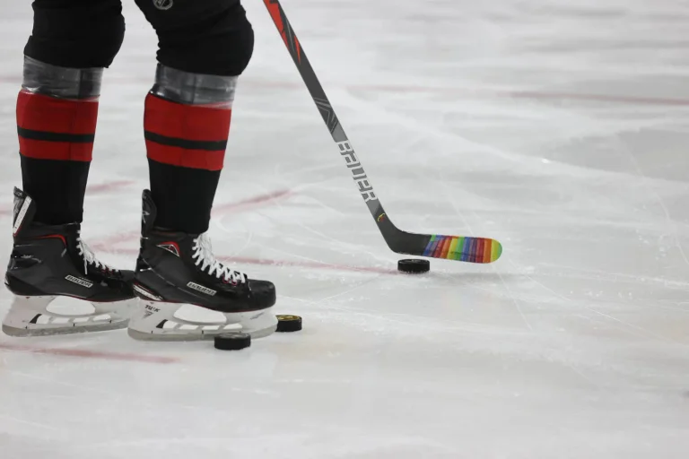 Vorschaubild: Eishockey: NHL verbietet Regenbogen-Trikots