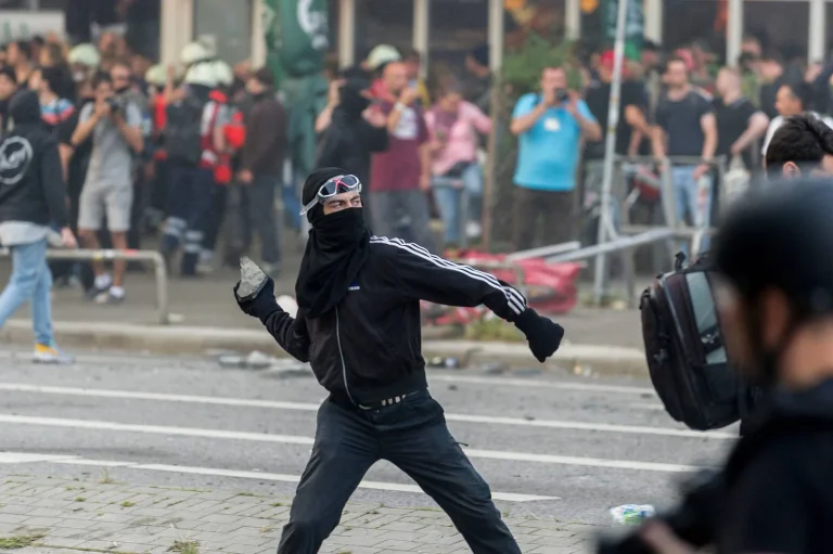 Analyse: Links, autonom und militant