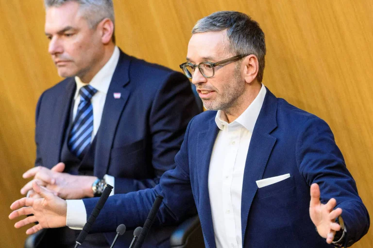 Vorschaubild: FPÖ laut Sonntagsfrage weiter klar auf Platz eins