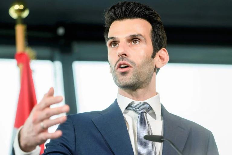 Vorschaubild: Landbauer verteidigt FJ-Video und kritisiert Verfassungsschutz