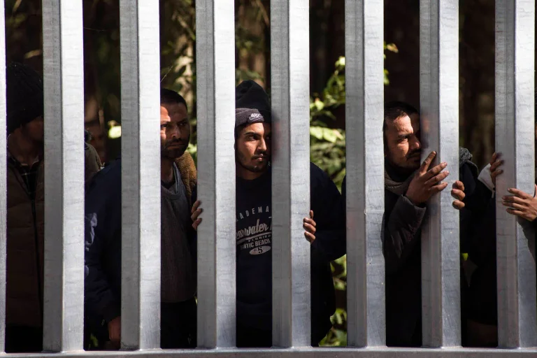 Vorschaubild: Polnische Regierung unter Schleuser-Verdacht: 350.000 Arbeitsvisa verkauft?