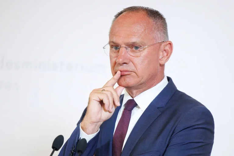 Vorschaubild: Innenminister Karner will Überwachung von Messenger-Diensten ermöglichen