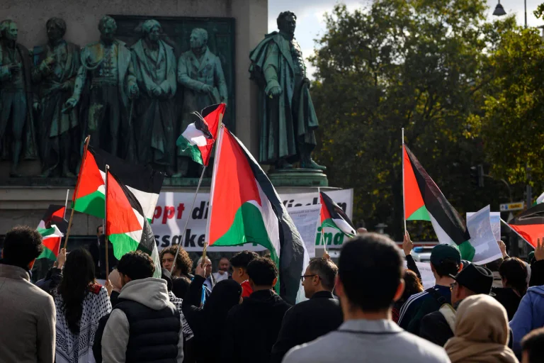 Vorschaubild: Bananenrepublik: Ausweisung von Hamas-Fans, aber nicht von Vergewaltigern?