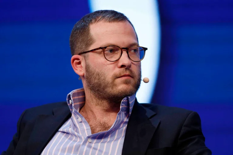 Vorschaubild: Gericht untersagt regierungskritischen Tweet von Reichelt