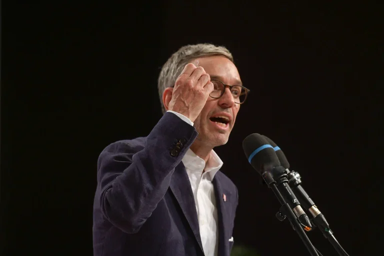 Vorschaubild: Umfrage: Kickl nun auch bei Kanzlerfrage über 30 Prozent