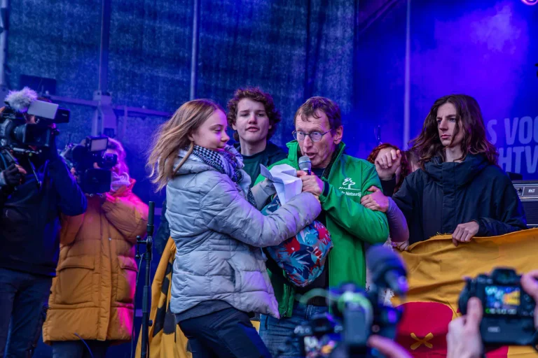 Vorschaubild: Eklat auf der Bühne: Thunbergs Solidaritätsbekundung mit Palästina empört Teilnehmer