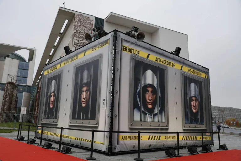 Vorschaubild: Nach gefälschtem AfD-Brief: Zentrum für Politische Schönheit provoziert mit neuer Aktion