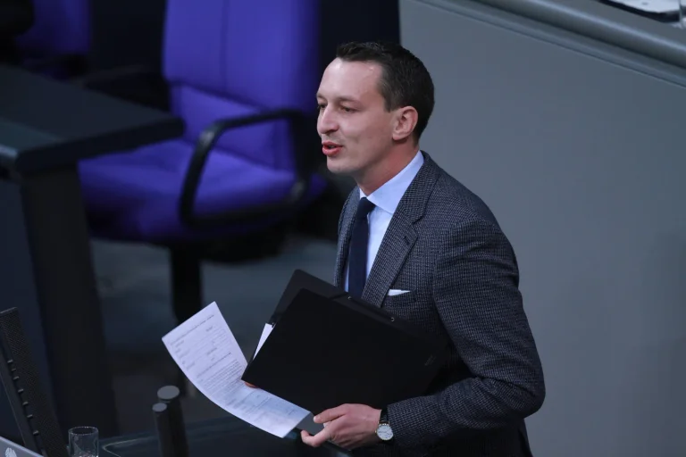 Vorschaubild: Partei uneinig? AfD-Politiker Helferich von Parteikollegen im Stich gelassen