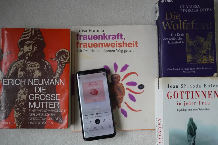 Vorschaubild: Charlotte Corday empfiehlt fünf Werke über Weiblichkeit: „Heilig-Weibliche erfährt nur einseitige Darstellung“