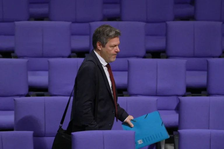 Vorschaubild: Für diese Projekte gibt Deutschland Millionenbeträge aus, bei Bauern muss gespart werden