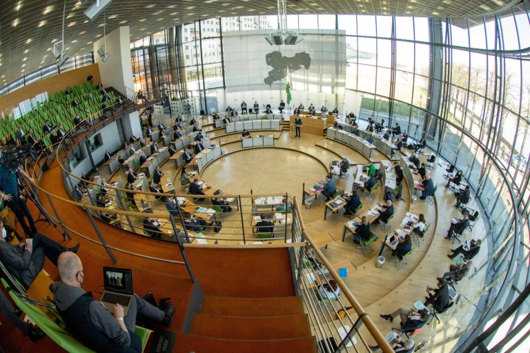 Vorschaubild: Sachsen: AfD will Ruhegehälter von Ministern deutlich kürzen