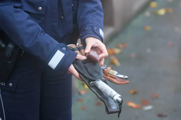 Vorschaubild: Waffenfunde bei Teilnehmern einer linken Gedenkveranstaltung