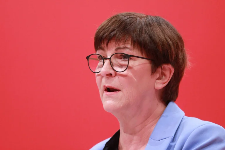 Vorschaubild: Mehr Migrantengeschichte: Esken fordert Änderung deutscher Lehrpläne