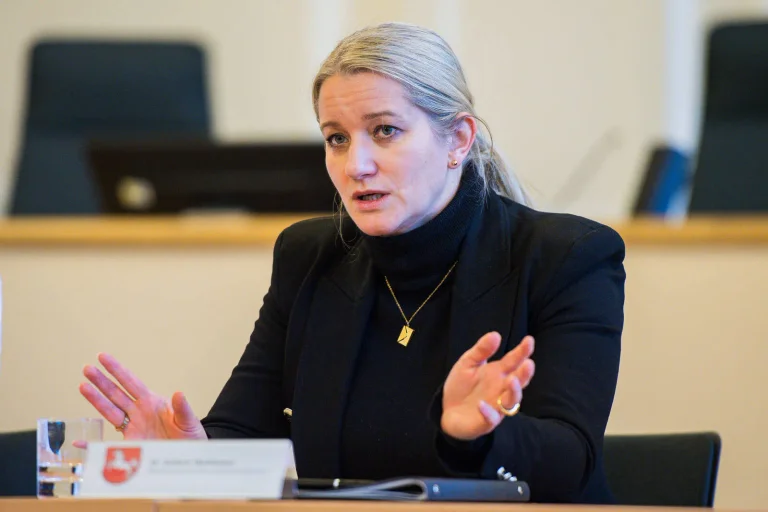 Vorschaubild: Niedersächsische Justizministerin: Kuscheljustiz im Strafvollzug, harte Hand gegen Bauernproteste