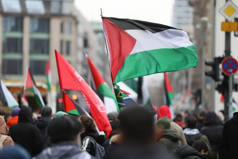 Vorschaubild: Gaza-Demo entlarvt Migrationsdebatte: „Trotz deutschem Pass fließt palästinensisches Blut in meinem Körper“