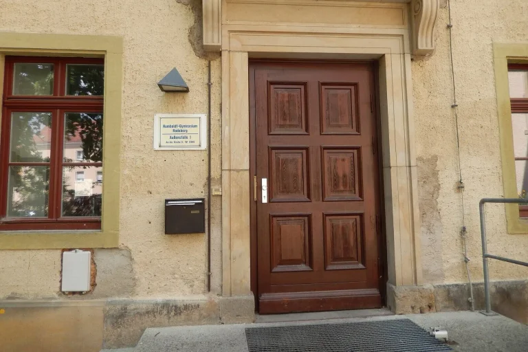 Vorschaubild: Schulaustellung an sächsischer Schule zeigt AfD mit Hakenkreuzen