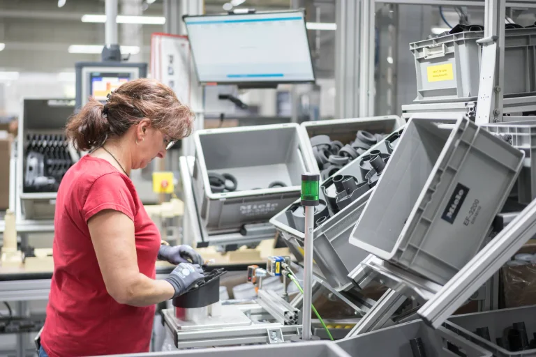 Vorschaubild: Wirtschaft im Wandel: Unternehmen bereiten sich auf Deindustrialisierung vor