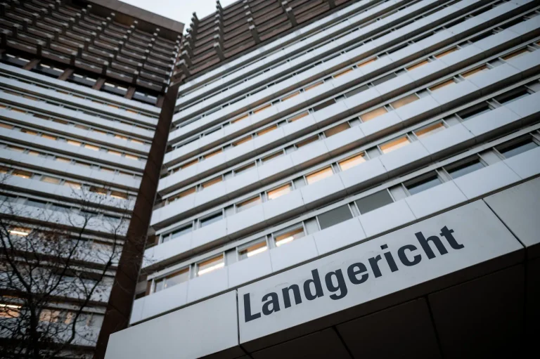 Vorschaubild: Absurd: Nutzer sammelte Corona-Zitate und steht nun vor Gericht