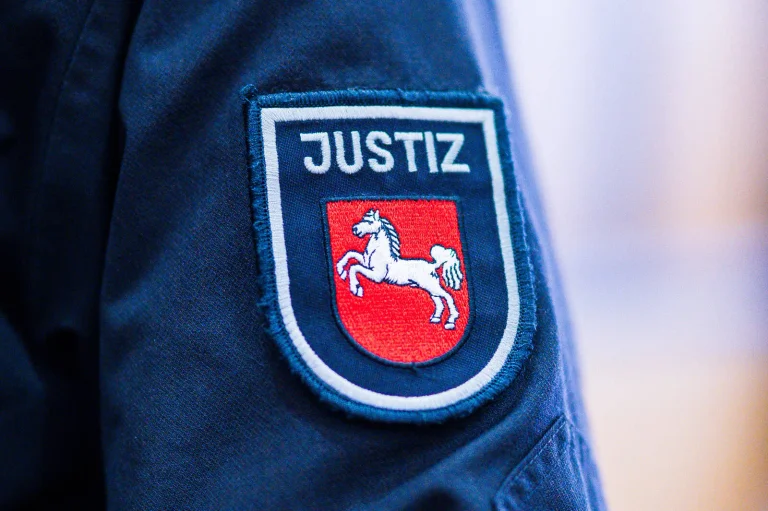 Vorschaubild: Niedersachsen: Kriminalstatistik zeigt massiven Anstieg bei Sexual- und Gewaltdelikten