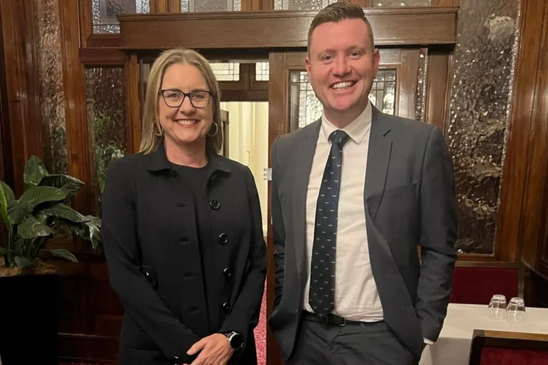 Vorschaubild: Australien: Neuer staatlicher Beauftragter für „Verhaltensänderung bei Männern“