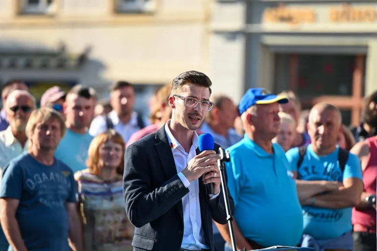 Vorschaubild: Faustschlag ins Gesicht: AfD-Abgeordneter in Sachsen attackiert