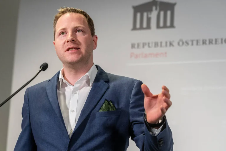 Vorschaubild: Michael Schnedlitz (FPÖ): „Der ÖVP steht das Wasser bis zum Hals“