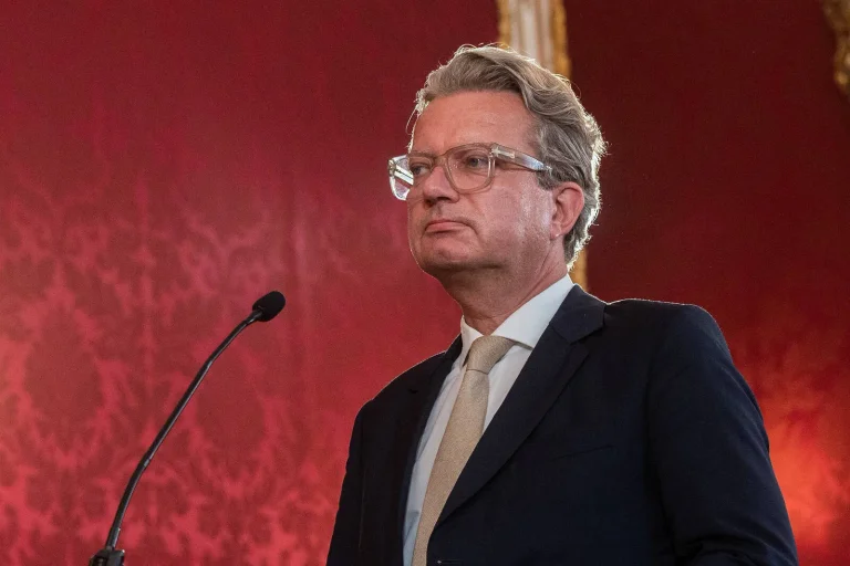 Vorschaubild: Steiermark: ÖVP-Landeshauptmann lenkt ein: „Binnen-I soll weg!“